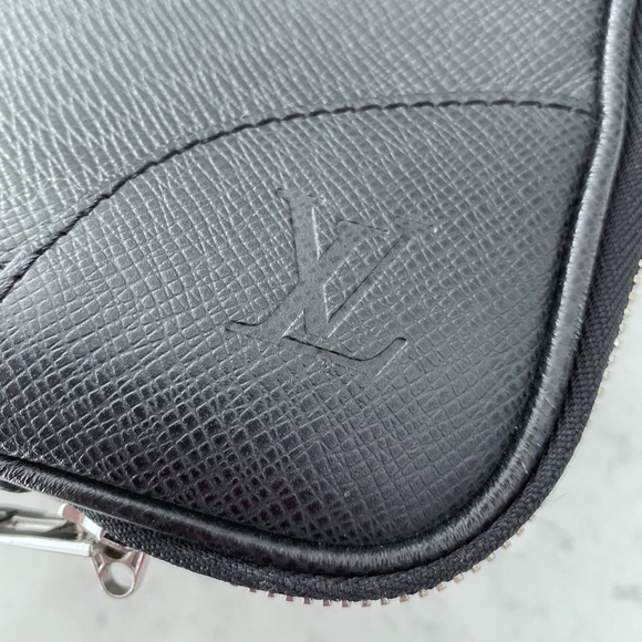 Louis Vuitton Messanger/Laptop Bag - Picture 6 of 6